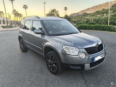Usado Skoda Yeti Ambition 110 HP (80 kW) 2012 Cinzento SUV