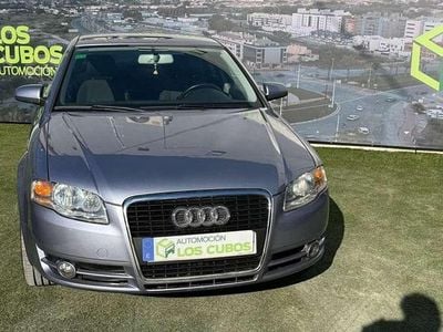 Usado Audi A4 140 CV (102 kW) 2004 Gris Berlina