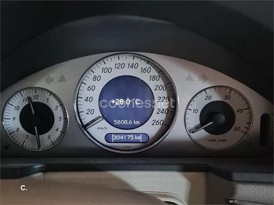 Usado Mercedes E320 Avantgarde 204 CV (150 kW) 2004 Negro Berlina