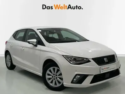 Usado Seat Ibiza Style Plus 110 CV (80 kW) 2022 Blanco Utilitario
