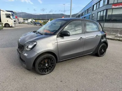 Usado Smart ForFour Passion 71 CV (52 kW) 2015 Gris Utilitario