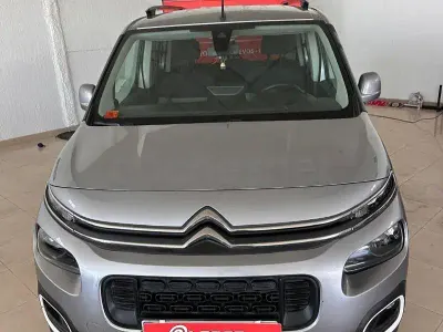 Usado Citroën Berlingo Shine 100 CV (73 kW) 2019 Gris / plata Monovolumen