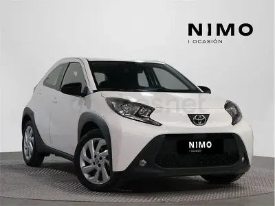 Usado Toyota Aygo X Play 72 CV (52 kW) 2025 Blanco SUV