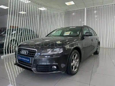 Usado Audi A4 120 CV (88 kW) 2010 Gris / plata Familiar