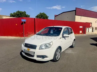 Usado Chevrolet Aveo LS 84 CV (61 kW) 2010 Blanco Berlina