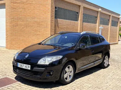 Usado Renault Mégane GrandTour Dynamique 110 CV (80 kW) 2011 Negro Familiar