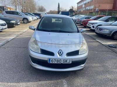 Usado Renault Clio II Campus 75 CV (55 kW) 2009 Gris / plata Berlina