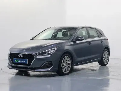 Usado Hyundai i30 140 CV (102 kW) 2018 Gris / plata Berlina