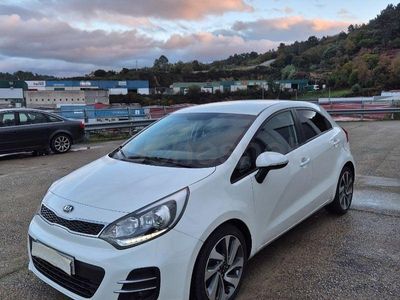 Usado Kia Rio 75 CV (55 kW) 2017 Blanco Berlina