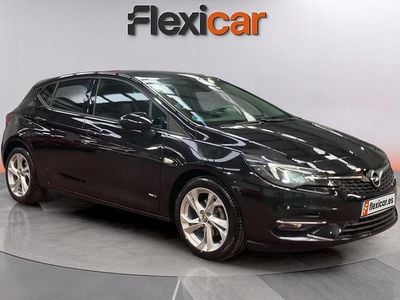 Usado Opel Astra Design & Tech 110 CV (80 kW) 2021 Negro Utilitario