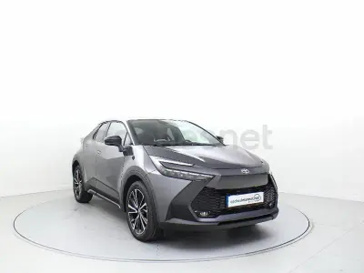 Usado Toyota C-HR Advance 140 CV (102 kW) 2025 Gris / plata SUV