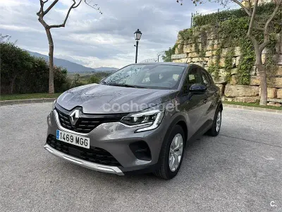 Usado Renault Captur Evolution 160 CV (117 kW) 2023 Gris / plata SUV