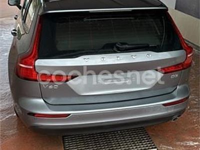 Gris / plata Usado 2019 Volvo V60 Momentum Familiar | 25.000 € (Un poco caro)