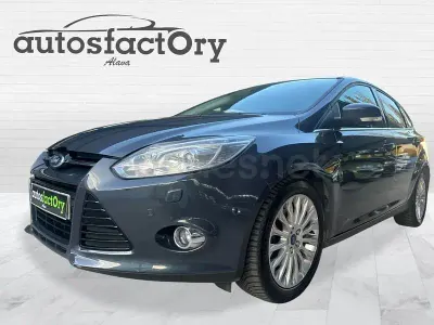 Usado Ford Focus Trend 125 CV (91 kW) 2014 Gris / plata Familiar