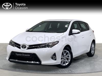 Usado Toyota Auris Active 90 CV (66 kW) 2015 Blanco Berlina