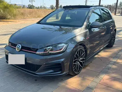 Usado VW Golf VII GTI 245 CV (180 kW) 2019 Gris / plata Berlina