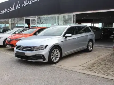 Usado VW Passat GTE 219 CV (161 kW) 2023 Gris Familiar
