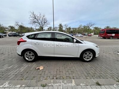Usado Ford Focus Trend 115 CV (84 kW) 2011 Blanco Berlina