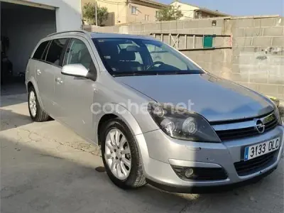 Usado Opel Astra Cosmo 150 CV (110 kW) 2005 Gris / plata Familiar