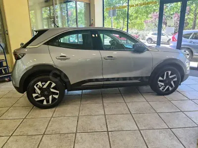 Usado Opel Mokka Business Elegance 110 CV (80 kW) 2022 Gris / plata SUV