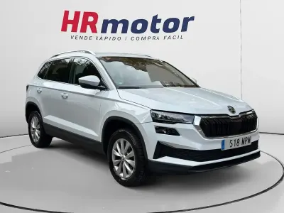 Usado Skoda Karoq Ambition 116 CV (85 kW) 2024 Blanco SUV