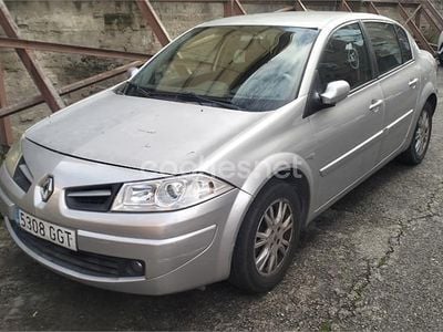 Usado Renault Mégane II Dynamique 110 CV (80 kW) 2008 Gris / plata Berlina