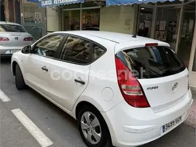Usado Hyundai i30 Classic 109 CV (80 kW) 2010 Blanco Berlina
