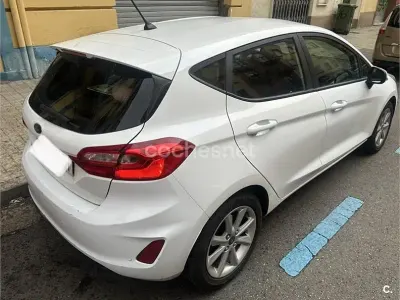 Usado Ford Fiesta Trend 85 CV (62 kW) 2019 Blanco Utilitario