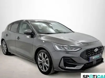 Usado Ford Focus ST-Line 155 CV (114 kW) 2023 Gris / plata Berlina