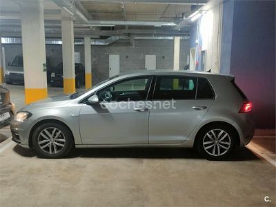 Usado VW Golf VII Advance 130 CV (95 kW) 2019 Gris / plata Berlina