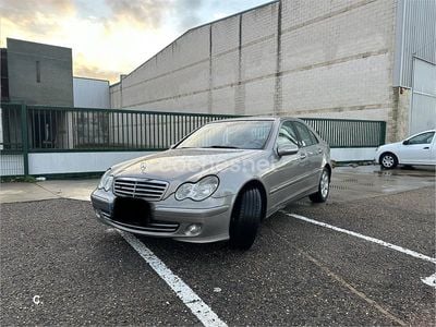 Beige Usado 2004 Mercedes C270 Elegance Berlina | 6900 €
