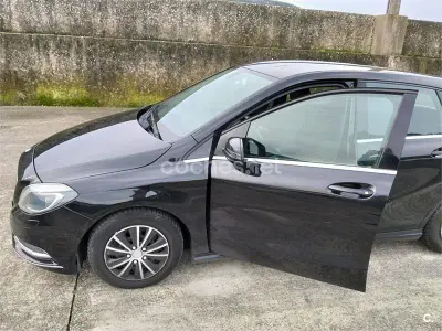 Usado Mercedes B180 109 CV (80 kW) 2014 Negro Utilitario