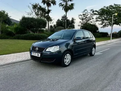 Usado VW Polo Advance 79 CV (58 kW) 2005 Gris Utilitario