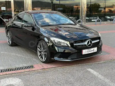 Occasion Mercedes CLA200 136 PK (100 kW) 2017 Zwart Sedan