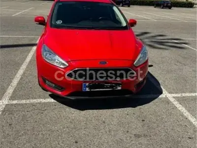 Usado Ford Focus Trend 115 CV (84 kW) 2015 Rojo Berlina