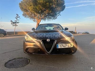 Usado Alfa Romeo Giulia 136 CV (100 kW) 2018 Gris / plata Berlina