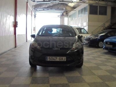 Usado Ford Fiesta Trend 82 CV (60 kW) 2010 Gris / plata Utilitario