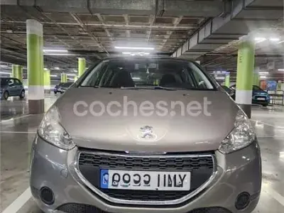 Usado Peugeot 208 Active 82 CV (60 kW) 2012 Beige Utilitario