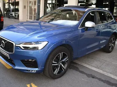 Usado Volvo XC60 R-Design 190 CV (139 kW) 2019 Bursting blue SUV