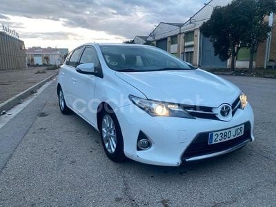 Blanco Usado 2016 Toyota Auris Business Edition Berlina | 9490 € (Precio justo)