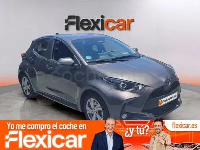 Usado Toyota Yaris Hybrid Business Edition 116 CV (85 kW) 2025 Gris / plata Berlina