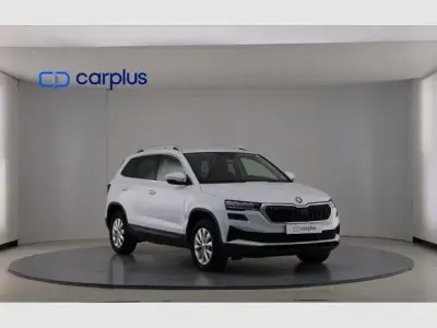 Usado Skoda Karoq Ambition 150 CV (110 kW) 2023 Blanco SUV
