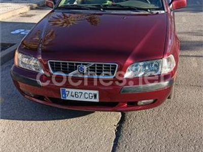 Usado Volvo V40 102 CV (75 kW) 2003 Rojo Familiar