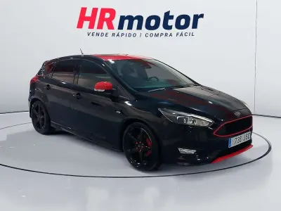 Usado Ford Focus Sport 125 CV (91 kW) 2016 Negro Utilitario