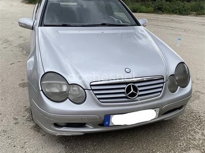 Usado Mercedes C220 143 CV (105 kW) 2001 Gris / plata Berlina