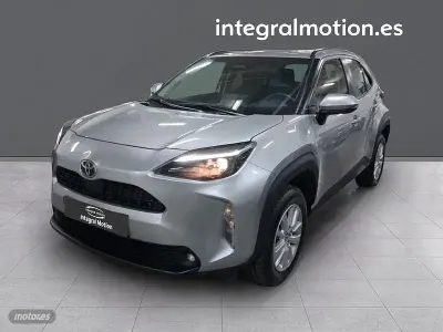 Usado Toyota Yaris Cross Business Edition 116 CV (85 kW) 2025 Plateado SUV