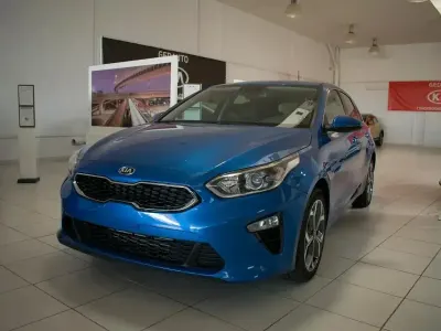 Usado Kia Ceed 136 CV (100 kW) 2019 Azul Utilitario