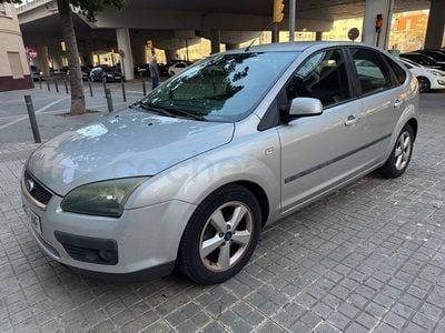 Usado Ford Focus Sport 115 CV (84 kW) 2005 Gris / plata Berlina