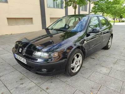 Usado Seat Leon Sport 110 CV (80 kW) 2004 Negro Utilitario