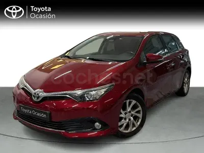 Usado Toyota Auris Active 116 CV (85 kW) 2017 Granate Berlina